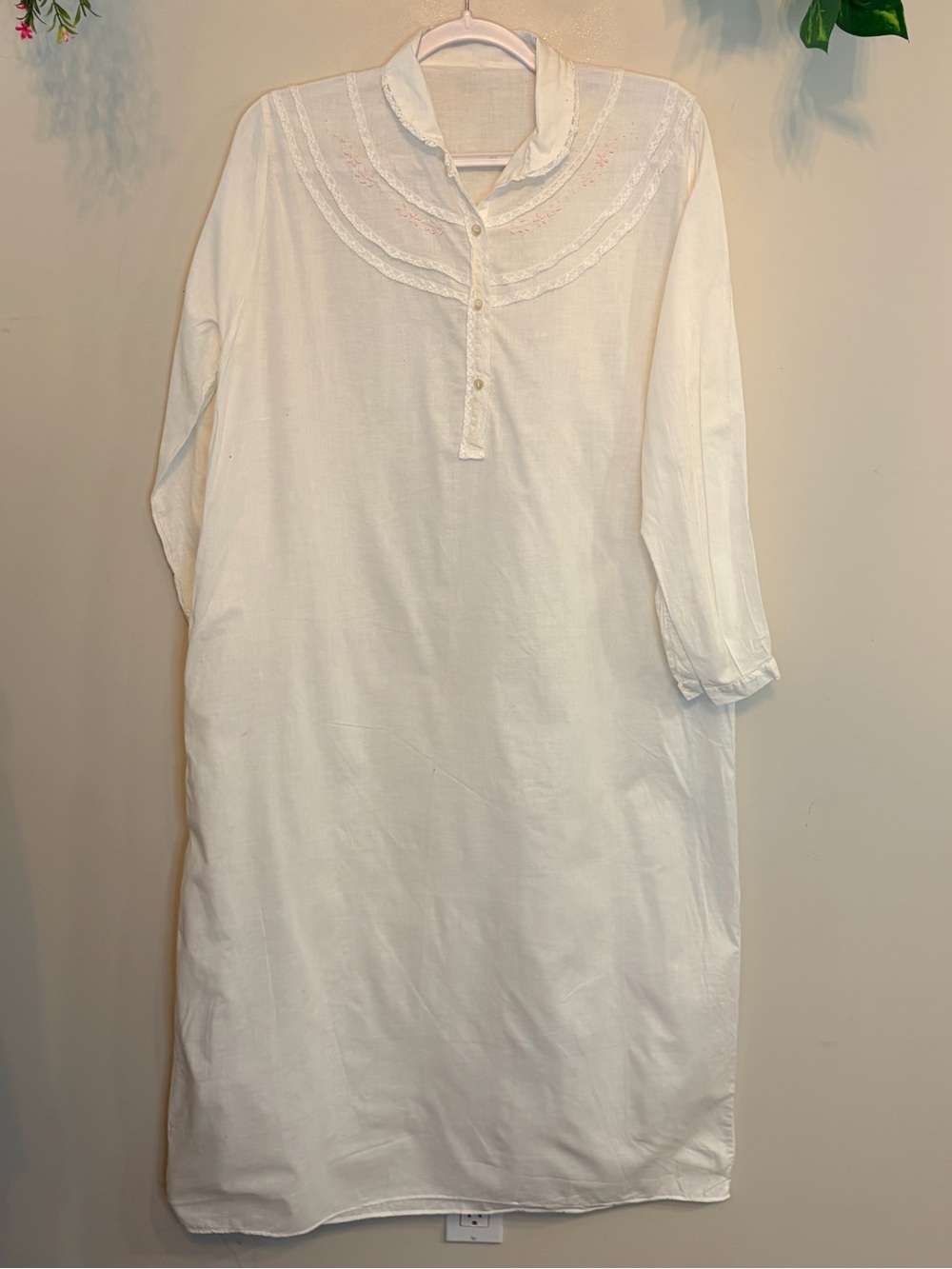 Vintage White Cotton Nightgown Embroidered Lace Trim Cottagecore Sleep Dress - Picture 2 of 6
